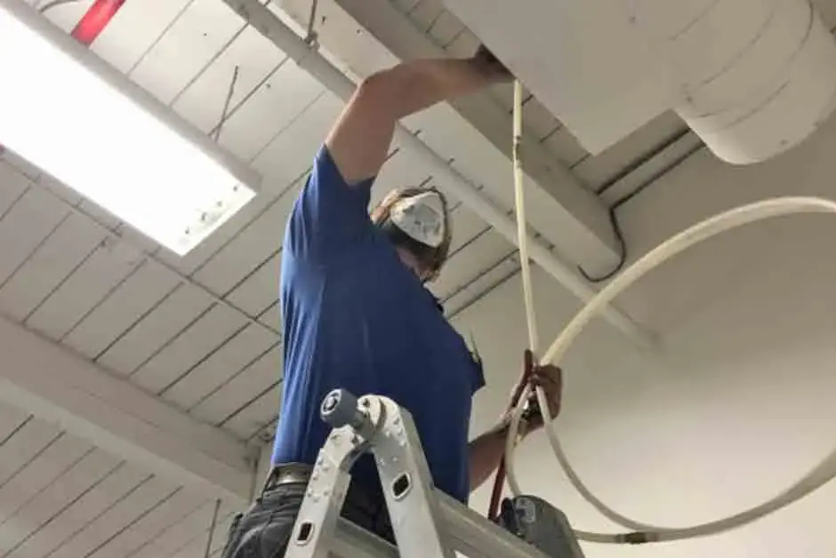 Tech Cleaning Duct 