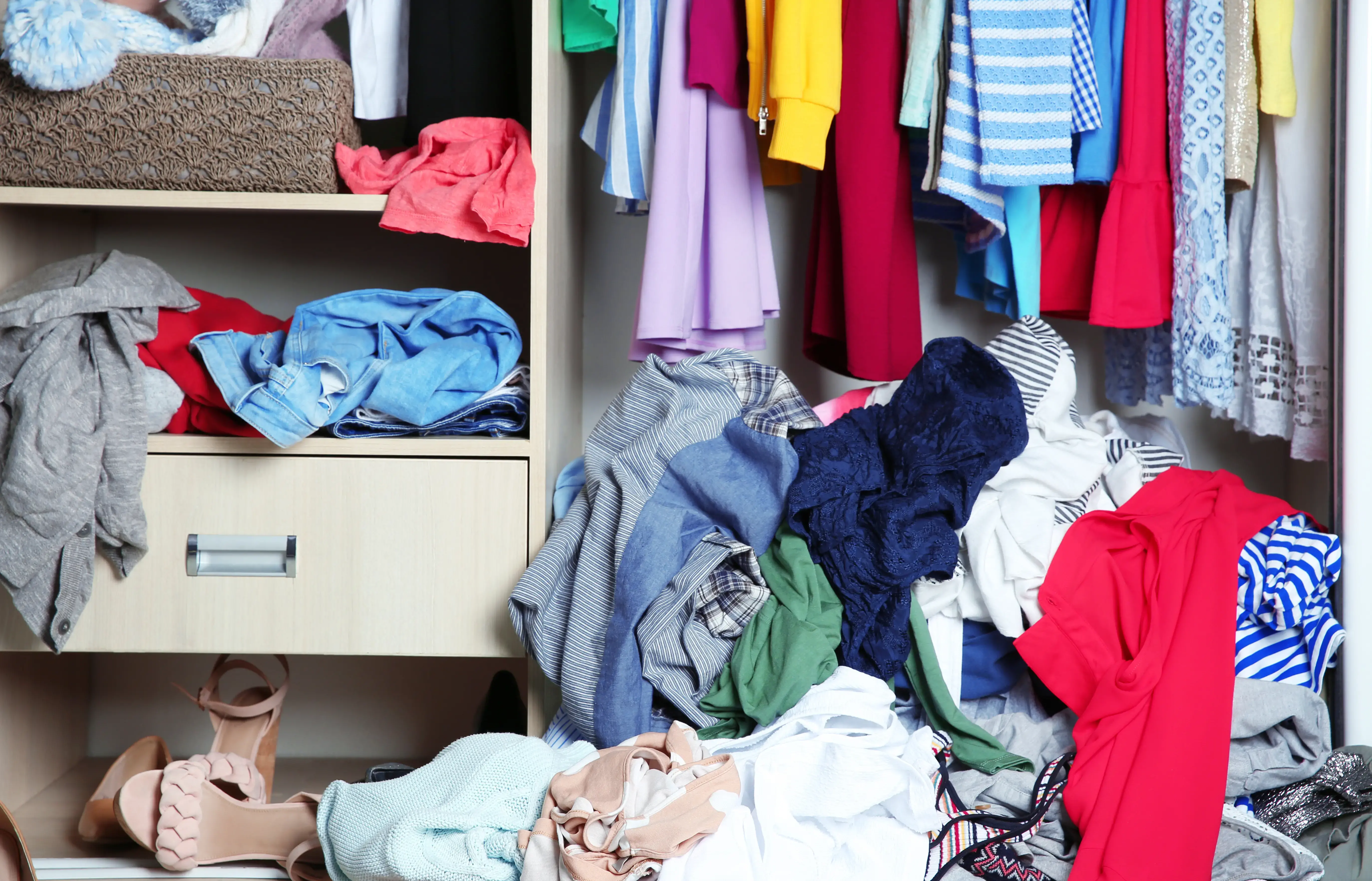 How to Prevent the Clothes in Your Closet from Smelling Musty